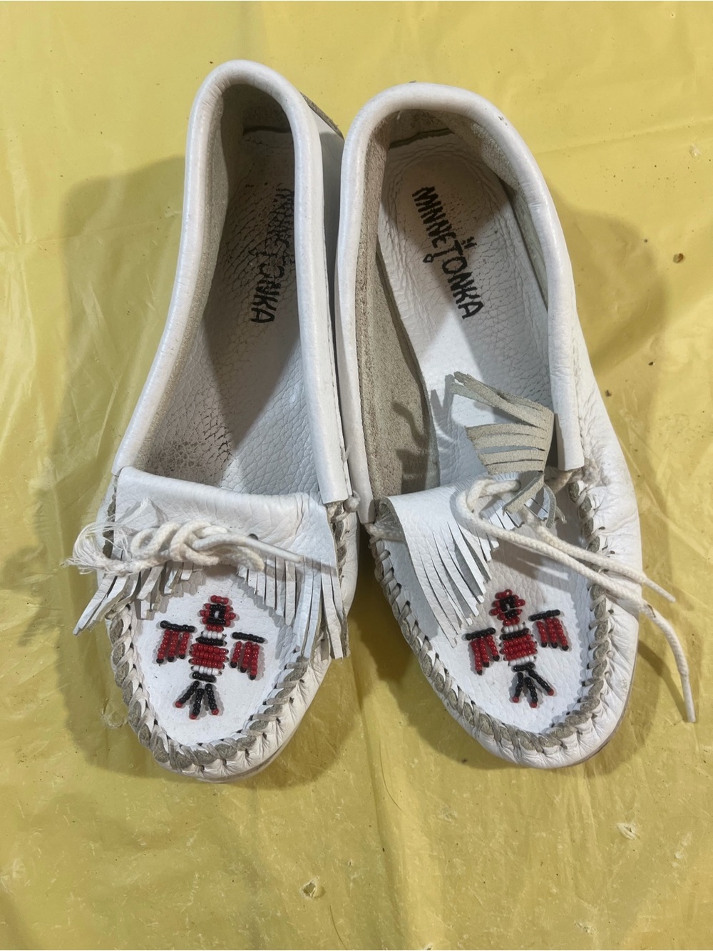 Minnetonka White Leather Thunderbird Beaded Fringe Moccasins